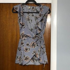 Grey with mauve floral wrap